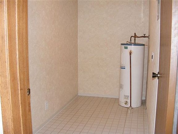 Large utility room with W/D connections