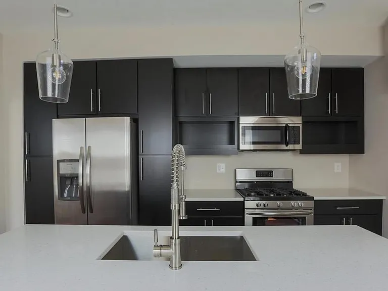 901 N Montford Ave — Photo 11