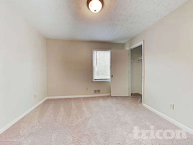 190 Canterbury Ln — Photo 12