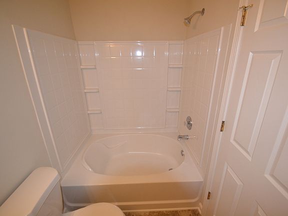 4th image of 610 Paper Creek Dr