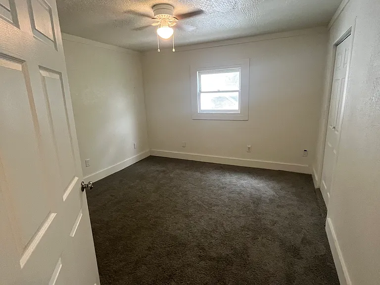 676 E Mark St — Photo 11