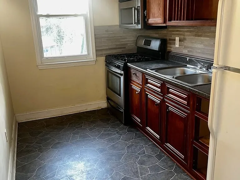 5720 Simmonds Ave #2 — Photo 2