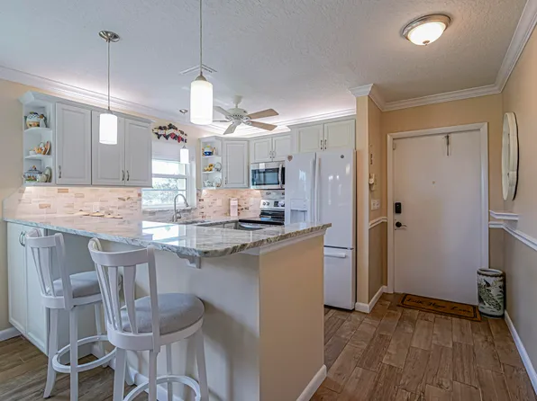 56 Woodland Drive #201, Vero Beach, FL 32962