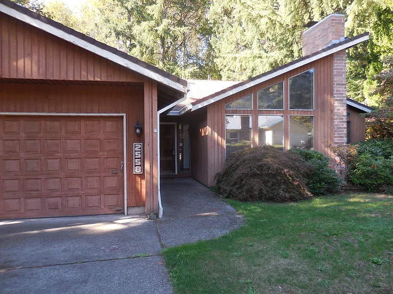 2558 Troy Ct — Photo 23