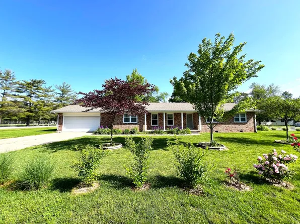 1302 E Scott St, Olney, IL 62450