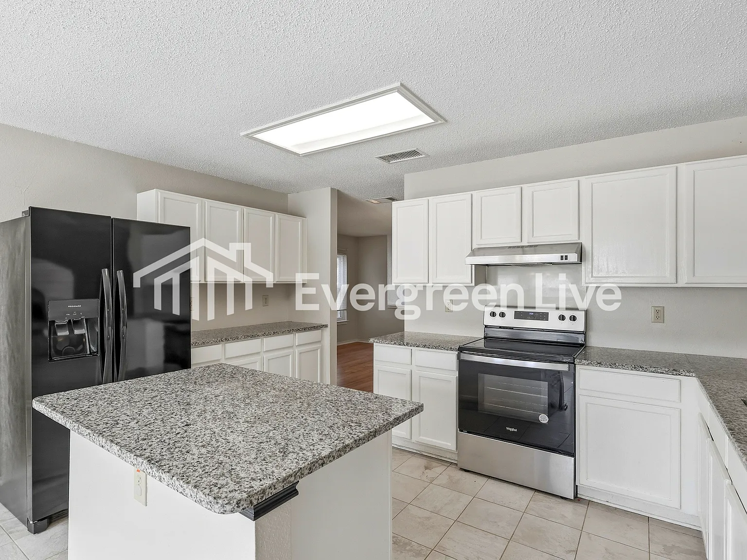 4 bed, 3.5 bath, 3288 sqft, $1,895 — Photo 4
