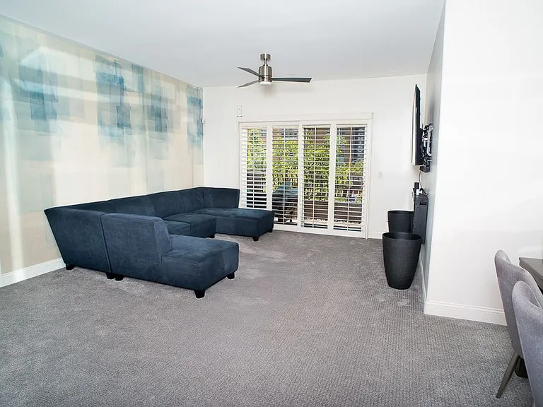 9610 Zelzah Ave #302 — Photo 4
