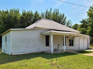 704 Rockford St, Elwood, NE 68937
