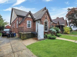 114 3rd St, New Hyde Park, NY 11040