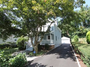 15 Cross Ln, Cos Cob, CT 06807