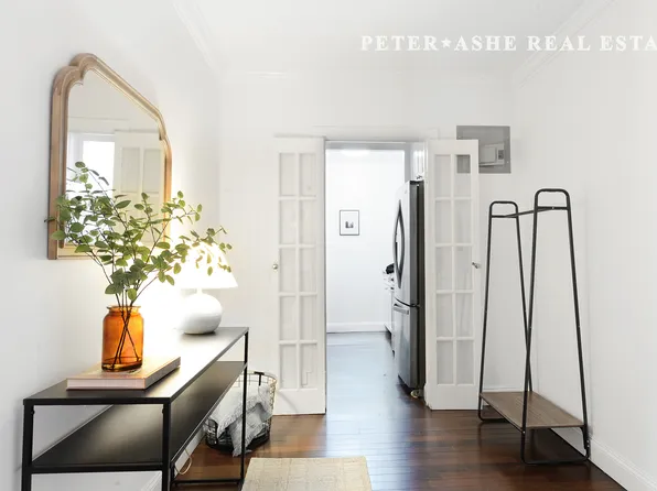 220 East 65th Street image 4 of 24