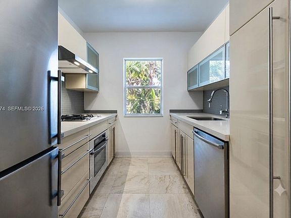 5th image of 945 10th St APT 3