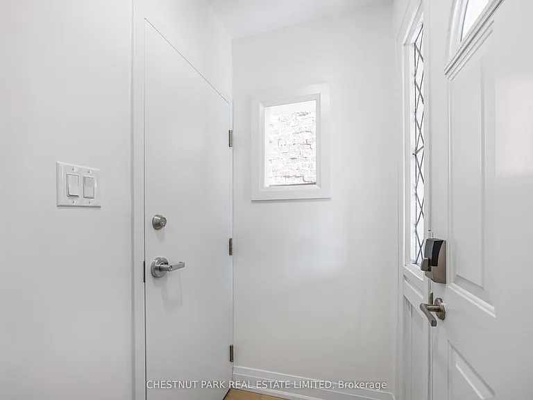54 McNairn Ave #UPPER — Photo 19