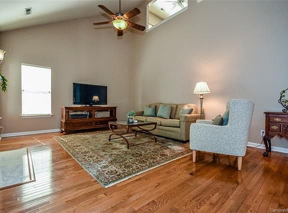 2nd image of 107 Wilton Pl