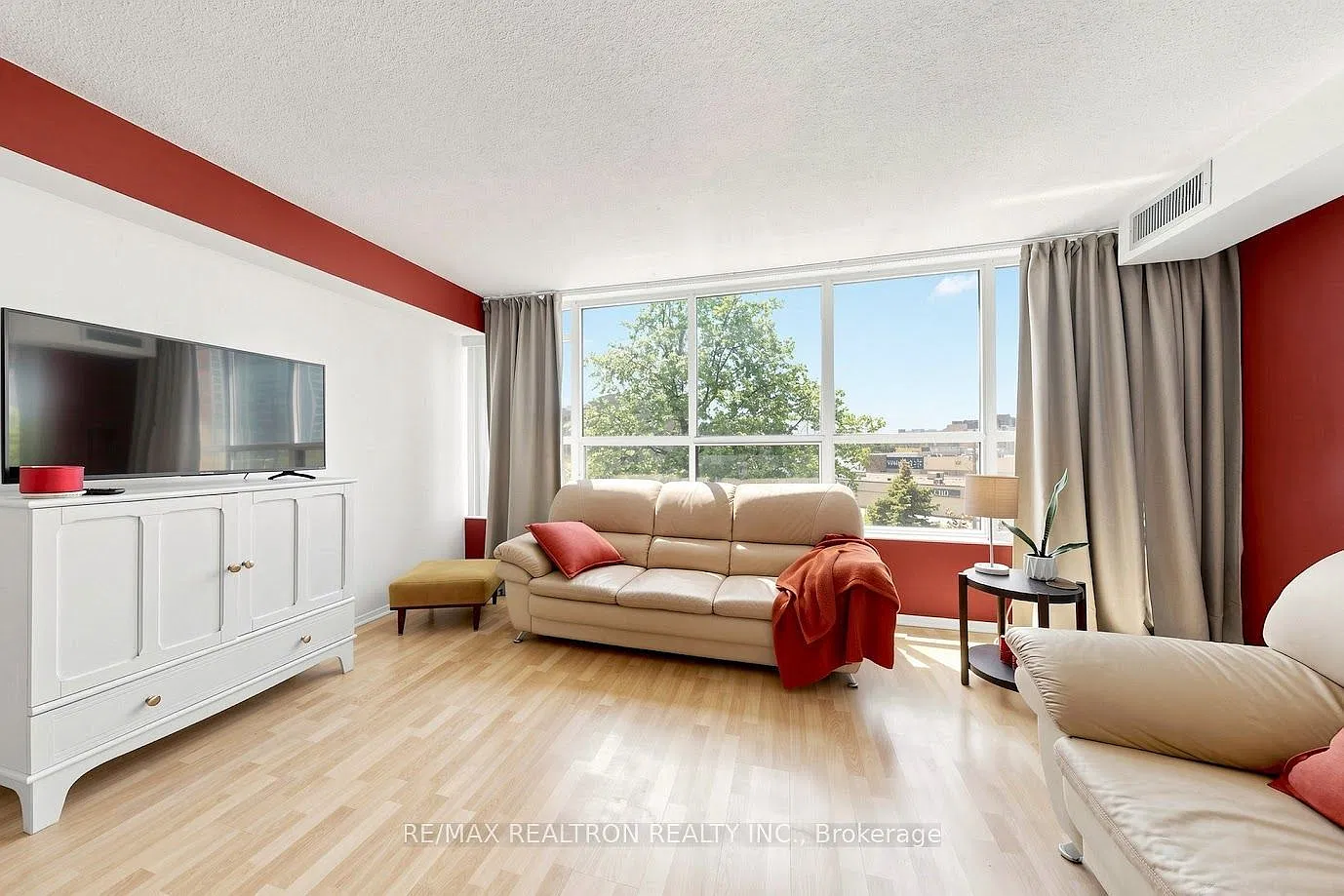 3 bed, $3,000 — Photo 4