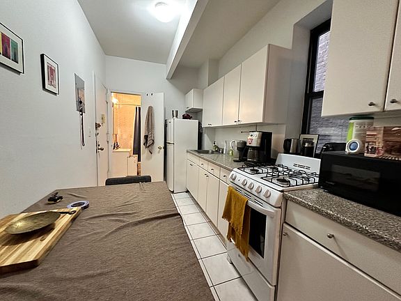 4th image of 709 9th Ave APT 3RS