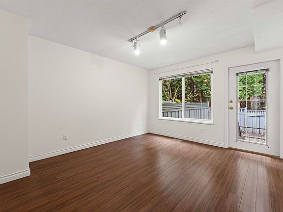 5th image of 2600 Beaverbrook Cres #5