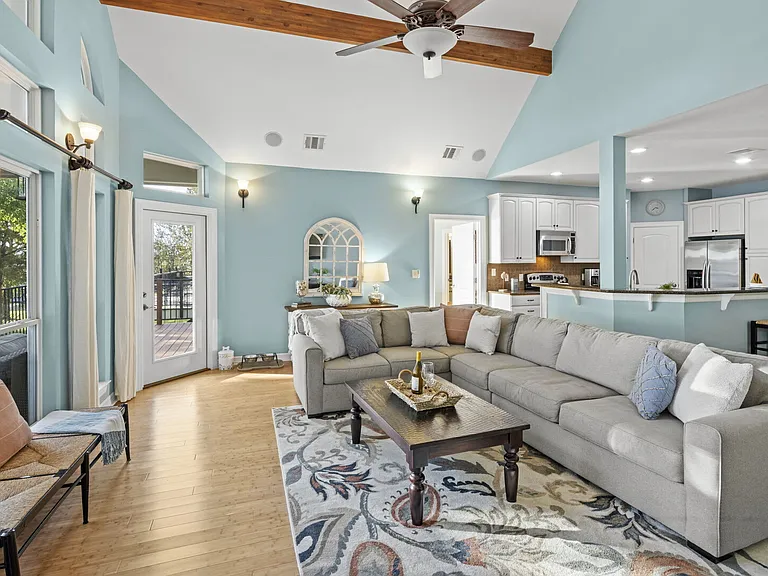 Campa Pajama Ln — Photo 9