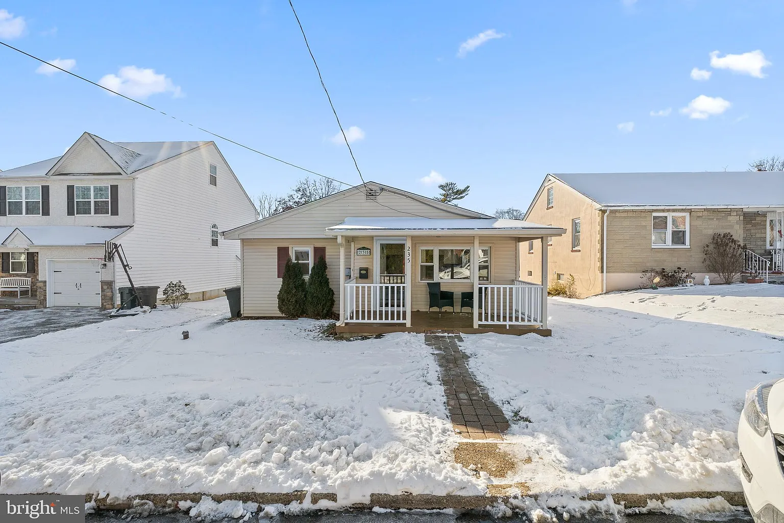235 Roberts Ave photo 1