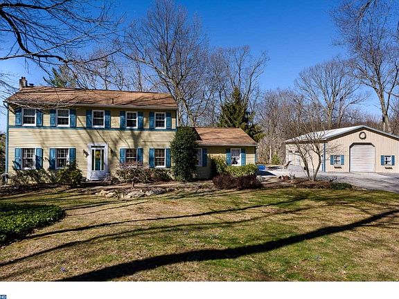 2nd image of 104 Woodcrest Dr