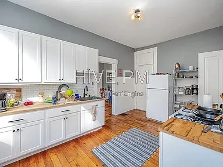 907 Columbia St #2 — Photo 9