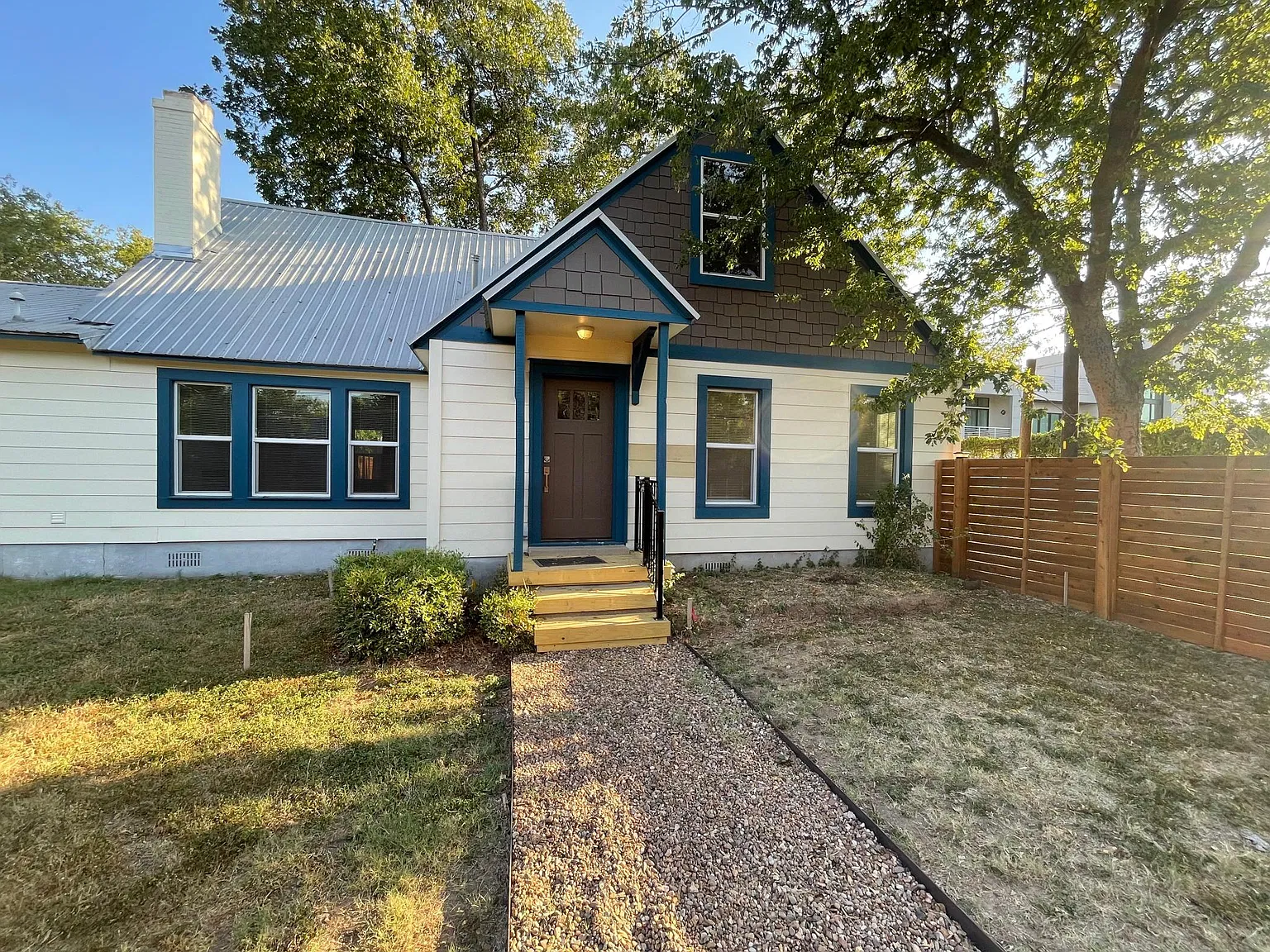 5 bed, 1924 sqft, $4,400 — Photo 1