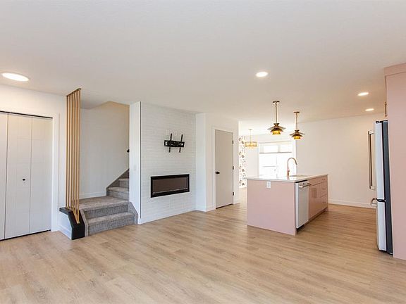 4th image of 65 N Evergreen Way
