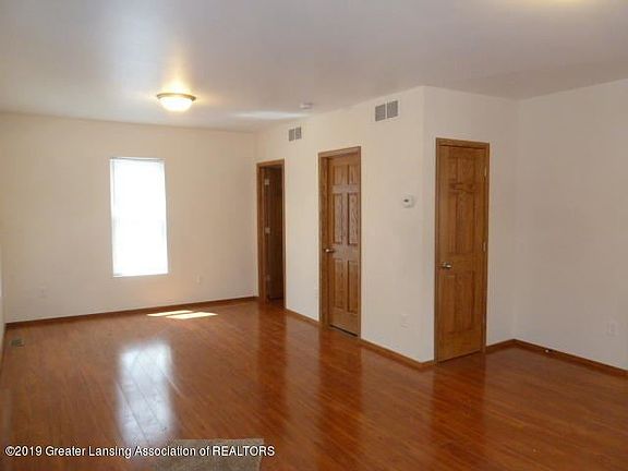 3rd image of 232 Woodlawn Ave
