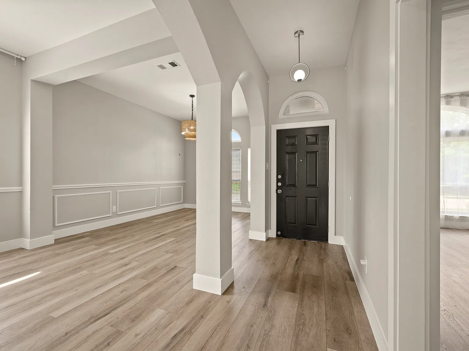 5608 Manchester Dr — Photo 2