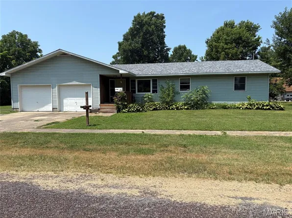 1521 N Van Buren St, Litchfield, IL 62056