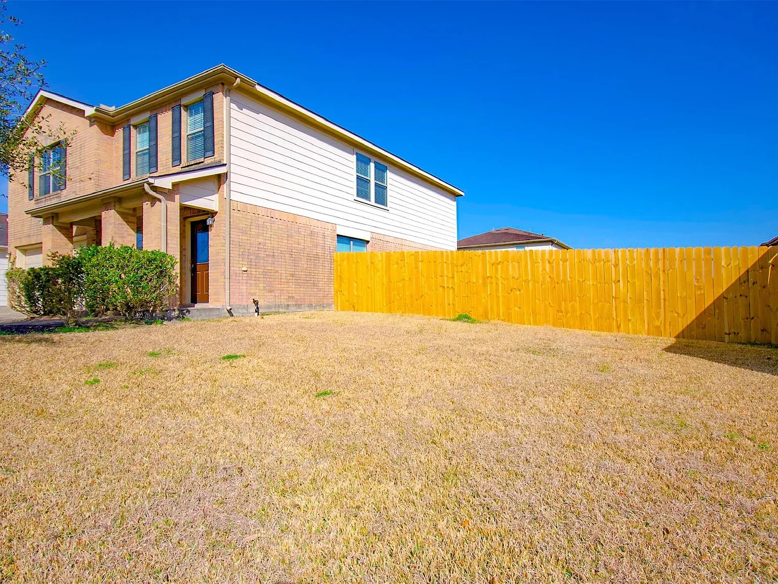 4 bed, 2.5 bath, 2692 sqft, $2,000 — Photo 4