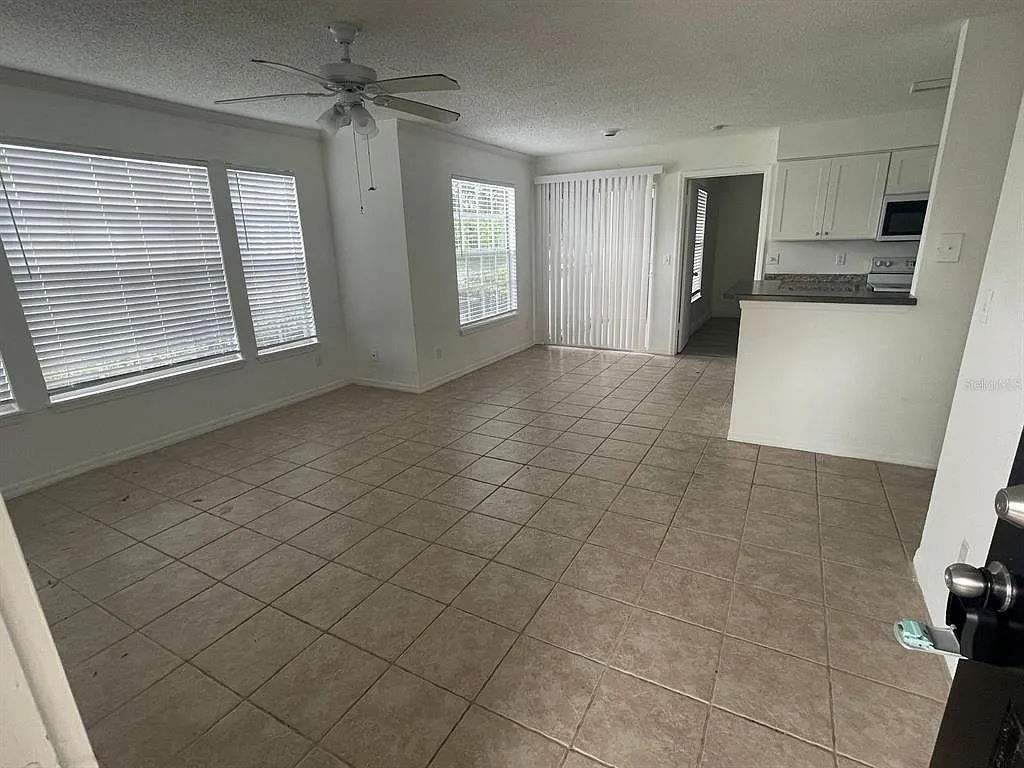 2 bed, 2.0 bath, 934 sqft, $1,675 — Photo 4