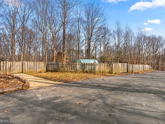 4th image of 27221 Primrose Ln