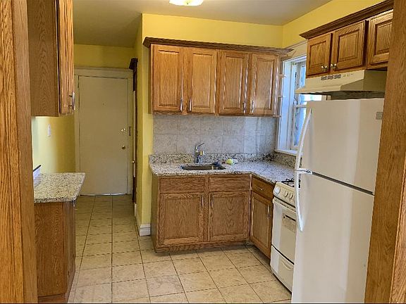 2nd image of 1152 Lyman Ave