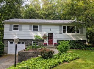 24 Woodland Dr, New Paltz, NY 12561