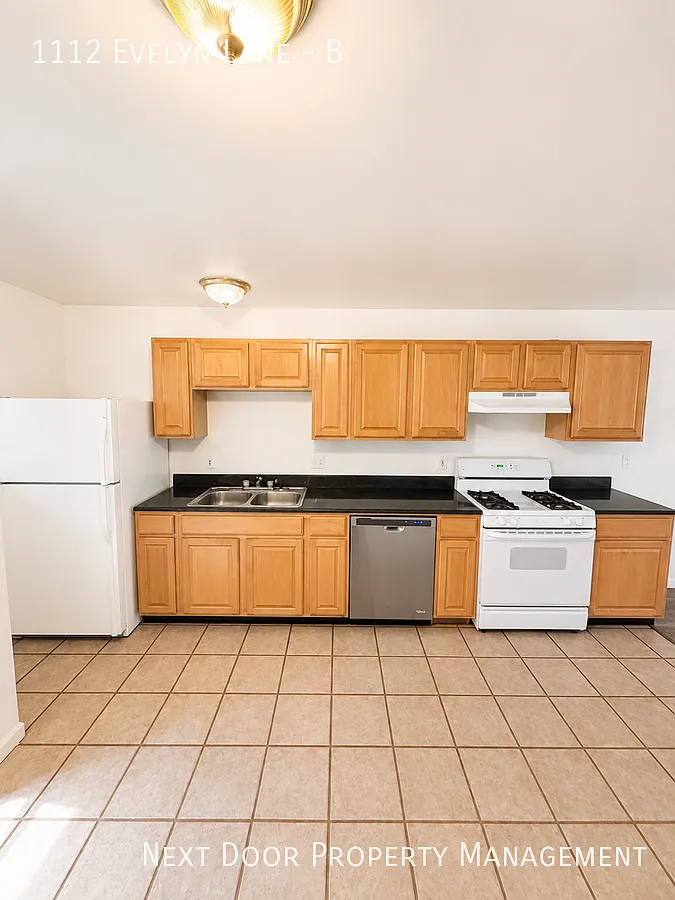 $1575 Moves You In - No Rent Due For August 2026 Updated interior - must see! Parking On Site - L... — Photo 2