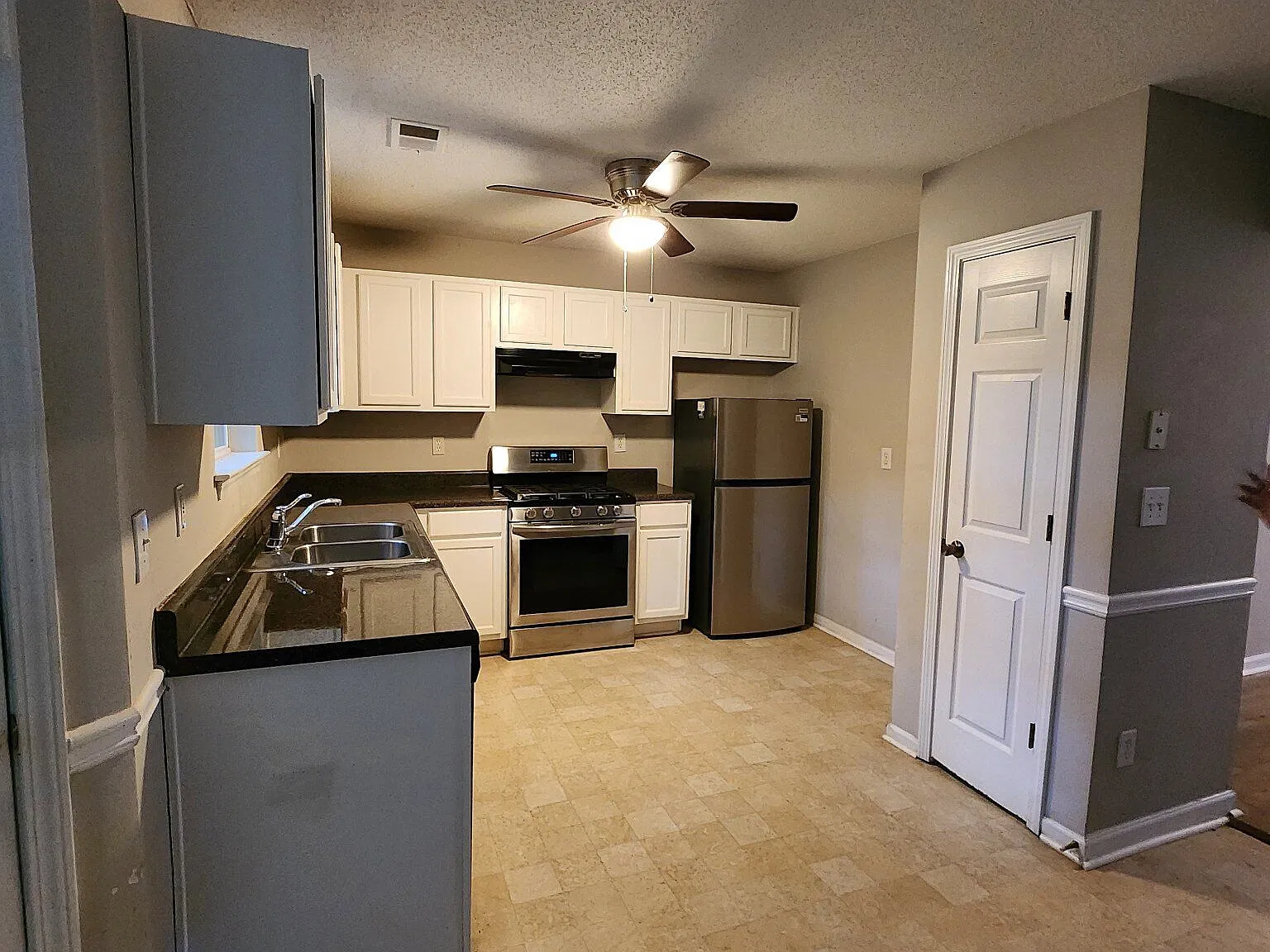 5 bed, 2.5 bath, 1734 sqft, $2,100 — Photo 4