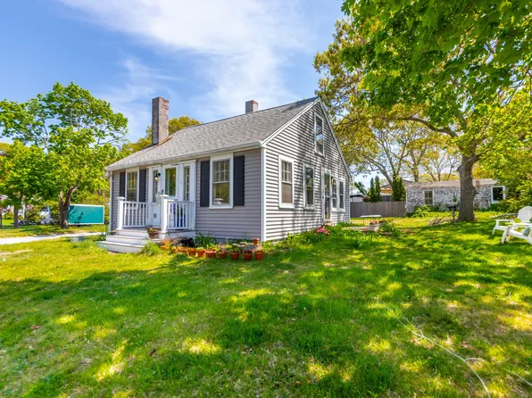 26 Wilson Avenue, Buzzards Bay, MA 02532