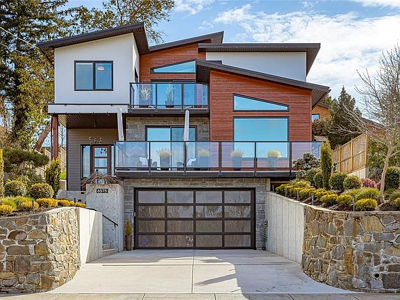 4th image of 6575 Central Saanich Rd