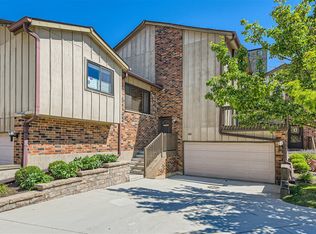 40 Portwine Rd, Willowbrook, IL 60527