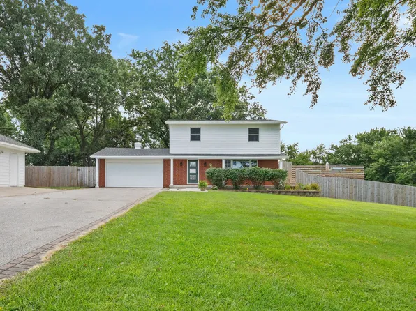 1867 S Clover Hills Dr, Des Moines, IA 50320