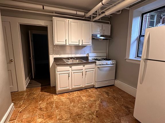 2nd image of 148 Halsted St #B4