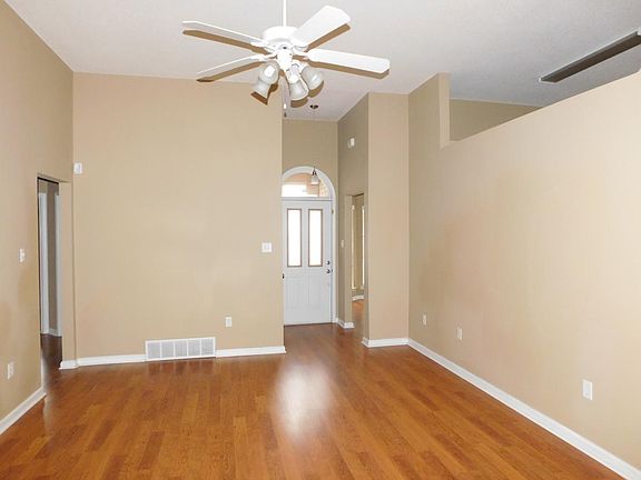 5th image of 12748 Fox Hunter Dr