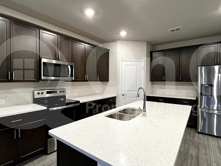 1608 Lannon Ln — Photo 6