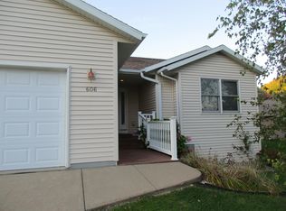 606 N 10th St, La Crescent, MN 55947