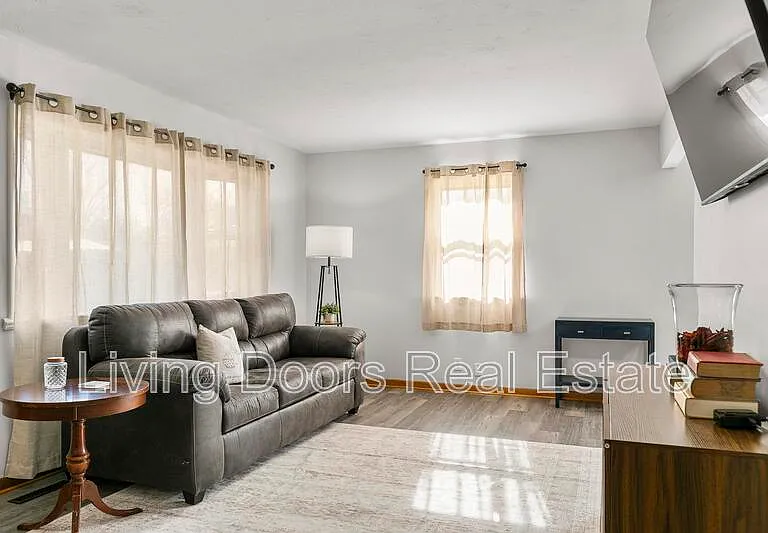 6935 Colby St — Photo 3
