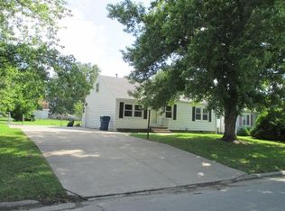 1105 W 1st St, Coffeyville, KS 67337