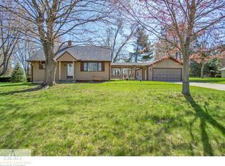 12820 Iroquois Dr, Grand Ledge, MI 48837