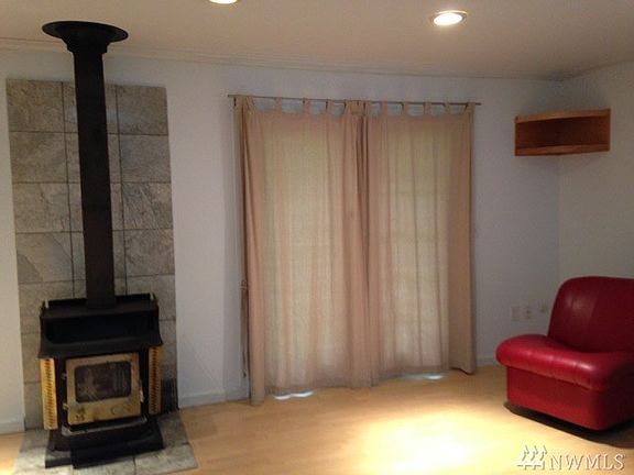 3rd image of 15809 Goodrich Dr NW