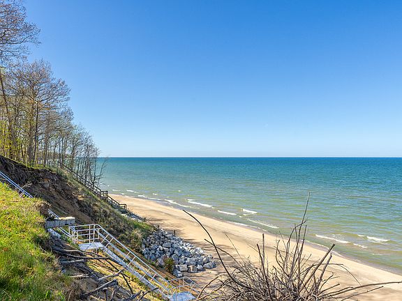 2nd image of 2436 Lakeshore Dr